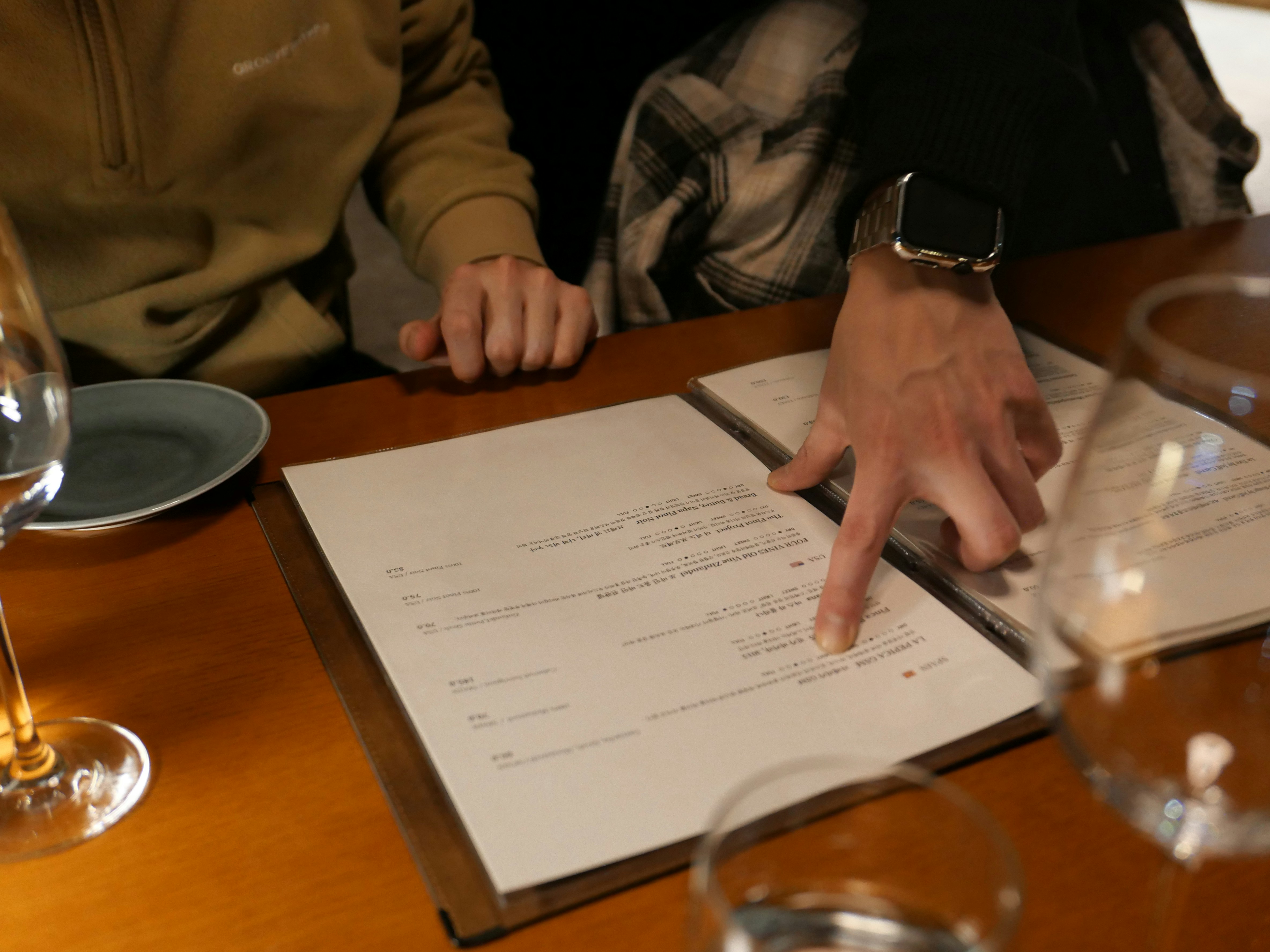 Mobile notary meeting at a home
